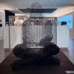 사토시 나카모토 조형물 - 발렌티나 피코치